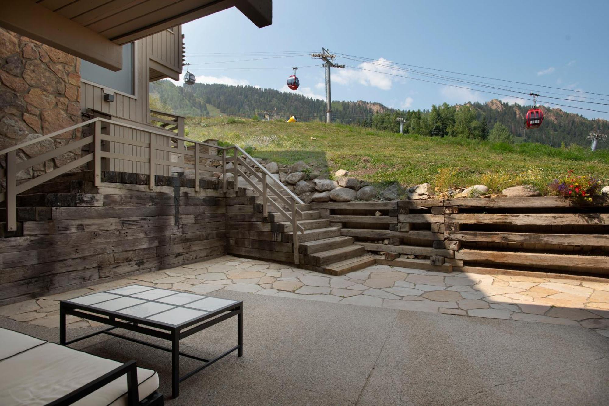 Standard 4 Bedroom - Alps #805 *